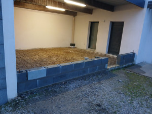 Photo de galerie - Transformation d' un préau en garage. 