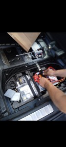 Photo de galerie - Panne Batterie 
Démarrage véhicule suite a une panne de batterie ou oublie des feux allumé. 
Nous procédons plusieurs vérifications .