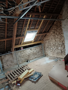 Photo de galerie - Creation d'un chevetre + pose d'un velux sur maison en rénovation 
