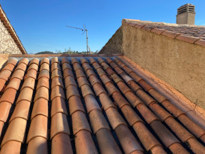 Photo de galerie - Vérification de toiture, réparation de faîtage devis gratuit, n’hésitez pas à envoyer un message merci
