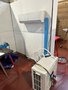Photo de galerie - Installation et mise en service d’un climatiseur