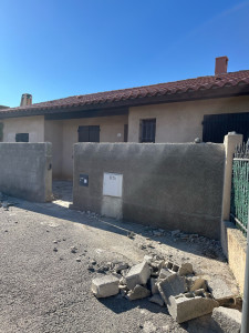 Photo de galerie - Mur descendu proprement d’un seul bloc, puis remise en état complète avec finition et peinture. Travail propre et soigné pour un rendu net et durable.