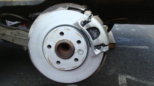 Photo de galerie - Remplacement disques, plaquettes ,support d'étrier, étrier ,durites et purge complète du système de freinage Volkswagen T5