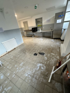 Photo de galerie - Dégraissage, nettoyage, sol