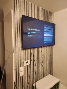 Photo de galerie - Papier peint et fixation tv 