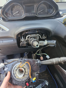 Photo de galerie - Remplacement contacteur tournant Peugeot 2008 (défaut airbag)