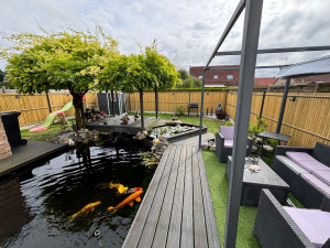 Photo de galerie - Pose de clôture rigide avec occultant bois et sous bassement béton