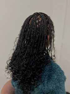 Photo de galerie - Knotless braids + boucles