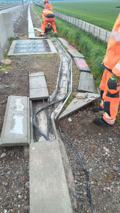 Photo de galerie - Pose d'artère caniveaux avec chambre de tirage plus tirage de câble 