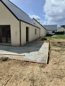 Photo de galerie - Terrassement et empierrement pour future dalle béton (terrasse)