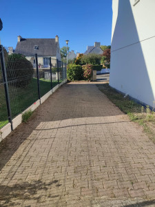 Photo de galerie - <APRÈS> Désherbage d'une allée pavée 