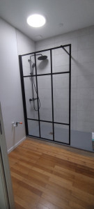 Photo de galerie - Pose d'une colonne de douche, d'un receveur et d'un pare douche 