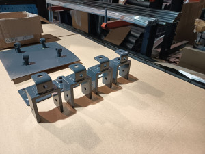 Photo de galerie - Fabrication de charnière pour portail avec deux battants 