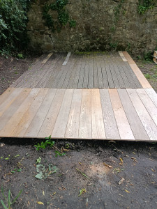 Photo de galerie - Taille gazon... réparation de terrasse.
clôture de jardin.