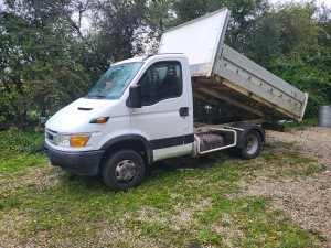 Photo de galerie - Camion benne à disposition pour les travaux et évacuation de déchets en tout genre