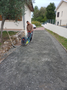 Photo de galerie - Application diorite et gravats pour chemin d'entrée 