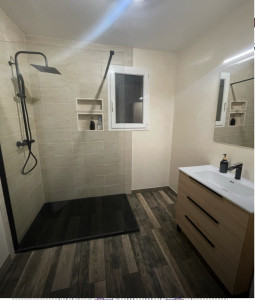 Photo de galerie - Réalisation de salle de bain/douche, pose de faïence, carrelage.