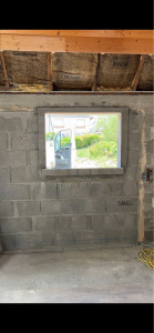 Photo de galerie - Montage de parpaings avec fenêtre intégré et finition