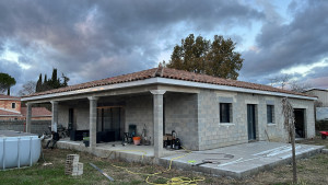 Photo de galerie - Réalisation d’une maison en gros œuvre : fondations, murs, poteaux, linteaux et dalle. Travail soigné, solide et durable. Plus de 20 ans d’expérience. Devis gratuit.