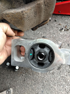 Photo de galerie - Changement silentbloc de triangle 