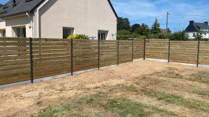Photo de galerie - Cloture bois plaque de soubassement beton poto aluminium 