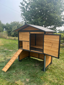 Photo de galerie - Montage d un poulailler, et fixation au sol.