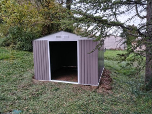 Photo de galerie - Montage Abri de jardin en métal.