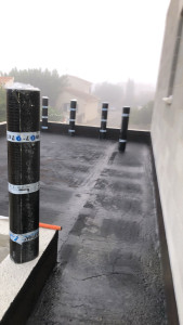 Photo de galerie - Préparation pose de la première couche + pose primaire adhérant 