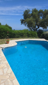 Photo de galerie - Entretien piscine,  remplacement filtration (sable, verre), remplacement pompes,  installation traitement sel ou chlore liquide. 