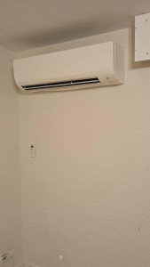 Photo de galerie - Pose d’un monosplit reversible daikin 5kw à Garons 