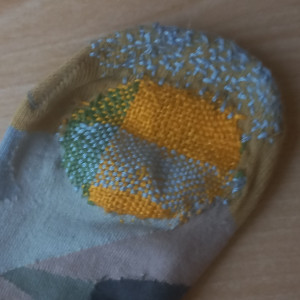 Photo de galerie - Reprisage de chaussettes en fil de broderie
