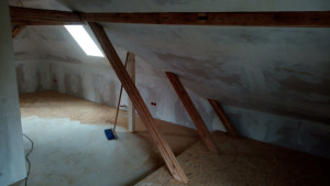 Photo de galerie - Traitement des poutres en bois pour l'aménagement des combles