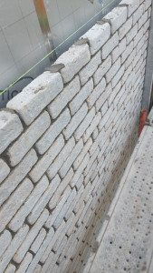 Photo de galerie - Pose de briques béton 5,5 sur un chantier en Belgique 