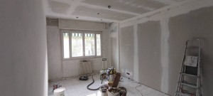 Photo de galerie - Renovation d'un studio Nice Nord,  pose de faux plafonds de parquets, et plaquage de BA13 au mur avec isolation 