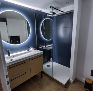 Photo de galerie - Travaux de peinture intérieure et pose de sol.