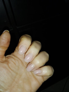 Photo de galerie - Renfort ongles naturels au gel et semi permanent rose pale