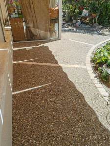 Photo de galerie - Mise en place de pavé bordure et coulage d'un béton désactivé 