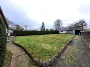 Photo de galerie - Taille de haie et de pelouse .
