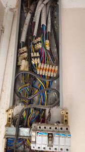 Photo de galerie - Tableau électrique avant intervention 