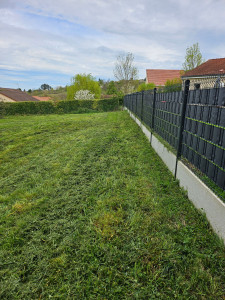 Photo de galerie - Trémière Tonte débroussaillage de l'année pour ce client, il y en avait besoin. 
800m2 hauteur 1m facturé 230 euros avec évacuation 