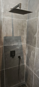 Photo de galerie - Douche encastrée avec pomme de douche effet pluie 