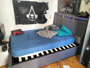 Photo de galerie - Montages d'un lit double avec électronique 