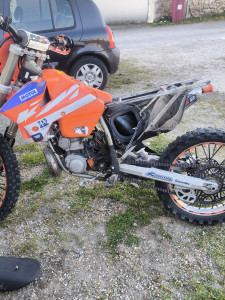 Photo de galerie - 250 KTM SX changement boîte a air plus bouclier ar j'avais fait des roulements de roues aussi enfin pleins de petites choses :⁠-⁠)