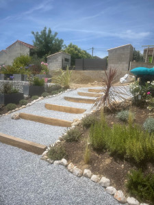 Photo de galerie - Création escalier et plantation 