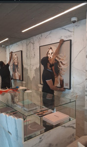 Photo de galerie - Posé l'encadrement 
