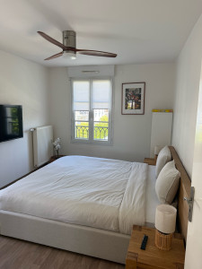 Photo de galerie -  Nettoyage complet de la chambre : poussière, aspiration, lavage du sol, changement du linge et rangement. 