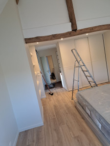 Photo de galerie - Ponçage des poutres et pose peinture 