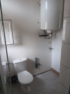 Photo de galerie - Réalisation d'une salle de bain la cuisine  ballon d'eau  réparation colonne d'eau l'eau usée où  replacer 