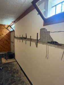 Photo de galerie - Pose d’épingle sur un mur fissurer avant 