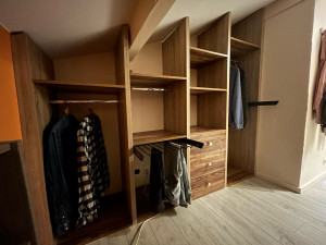 Photo de galerie - Fabrication - pose dressing sous rampant 